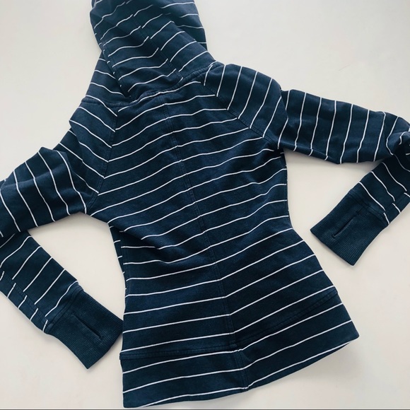 Lululemon In Movement Navy Striped Hoodie Jacket size 2 - Picture 3 of 9